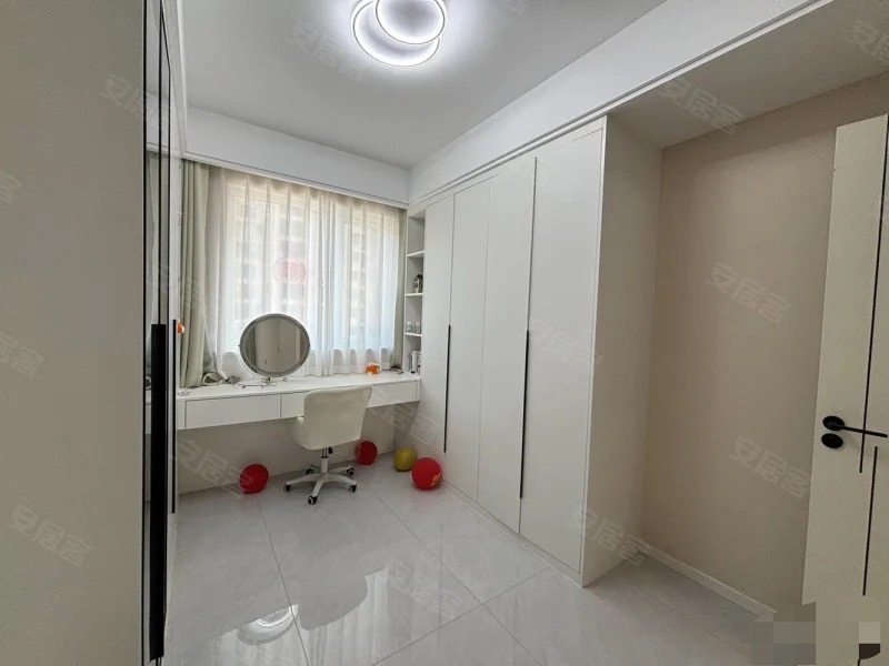 101，降价了，优质好房，​城西满庭春七期，电梯好楼层，全新装修一天未住​诚心出售