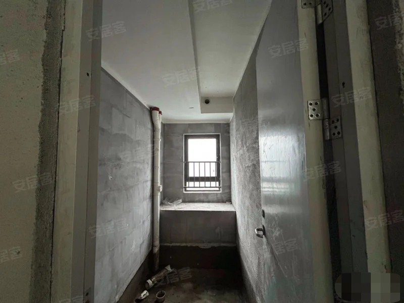 385，捡漏，吾悦广场，单价4435，比补贴完1000都划算，边户，总价58万，包满二，急售