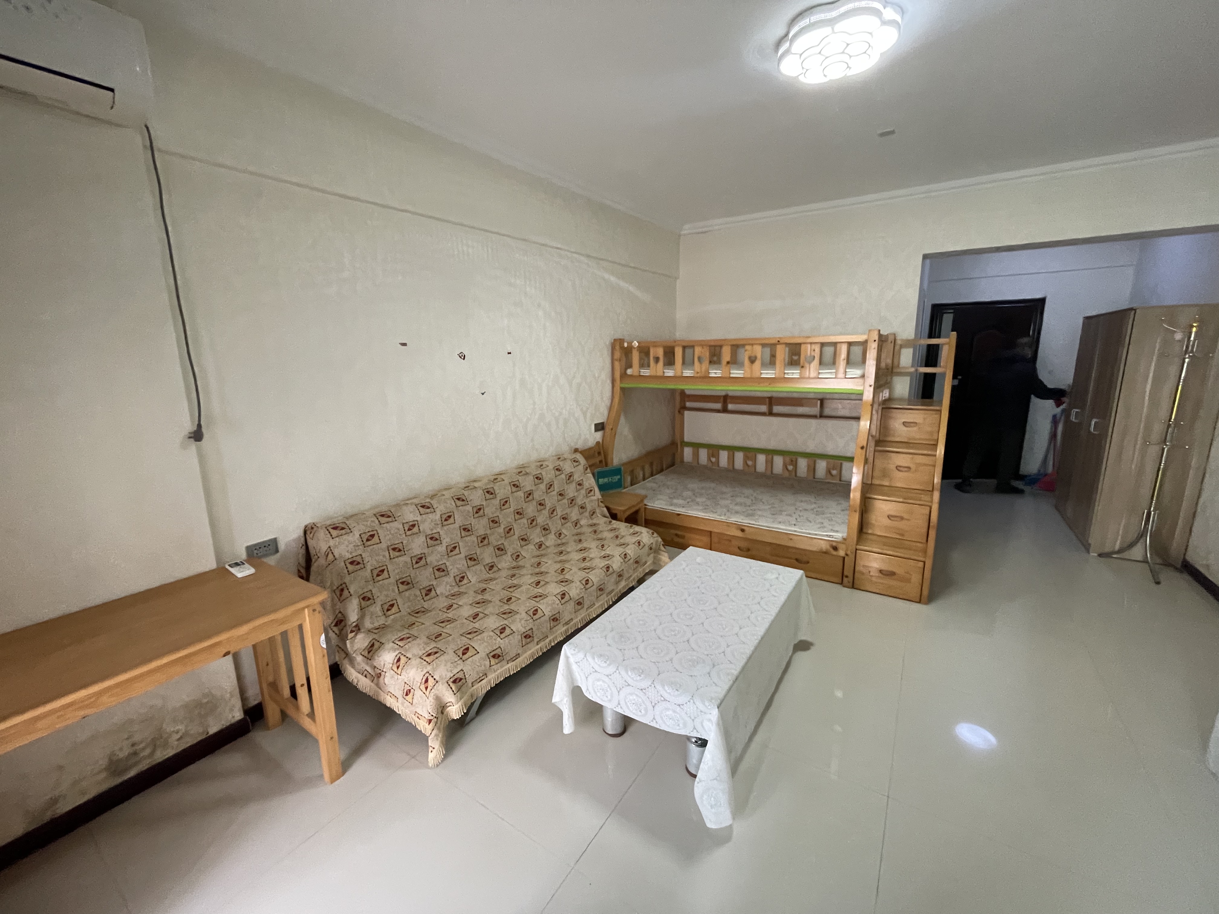 新天地 沃尔玛在楼下  天然气 70年产权  一室一厅  有阳台