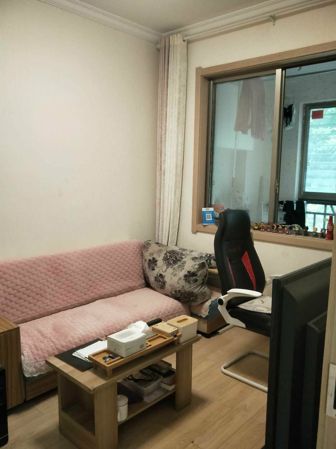 新妇幼旁，锦绣江山小区电梯精装修三房，售价67万