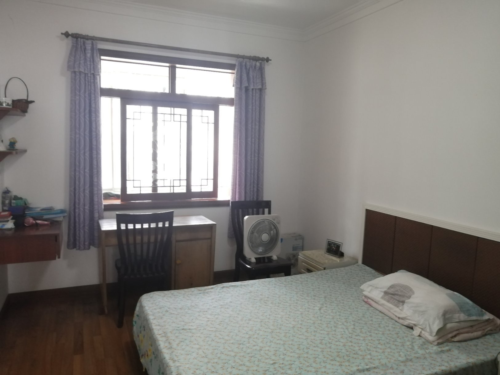 实验小学正对面装修三房，步梯好楼层，带地下室