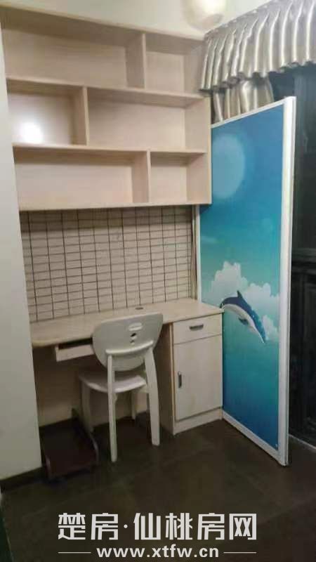 中央华府9层2室2厅9层电梯房出租