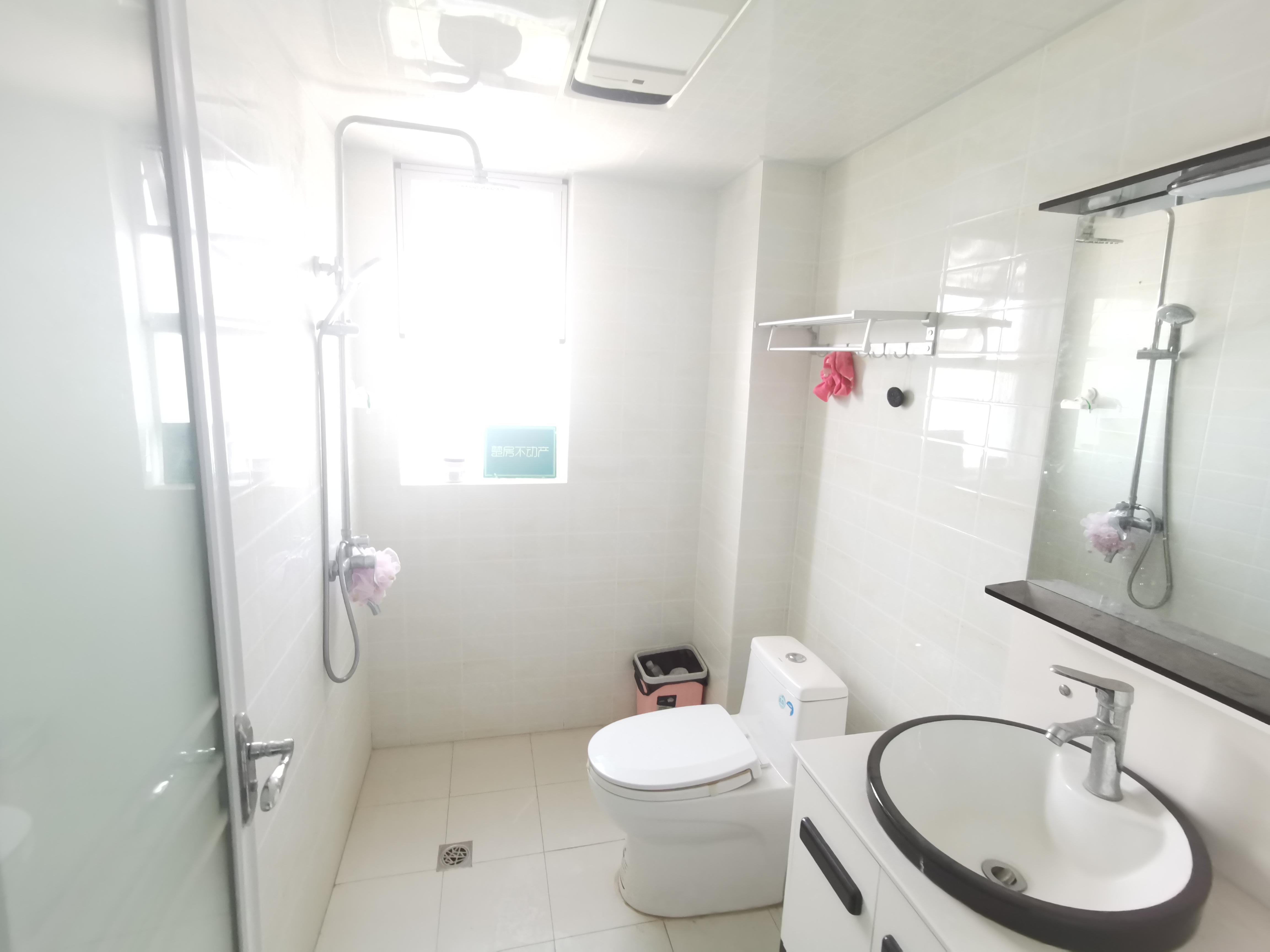 满庭春精装大三房，证满2年，业主诚心卖，价格可谈