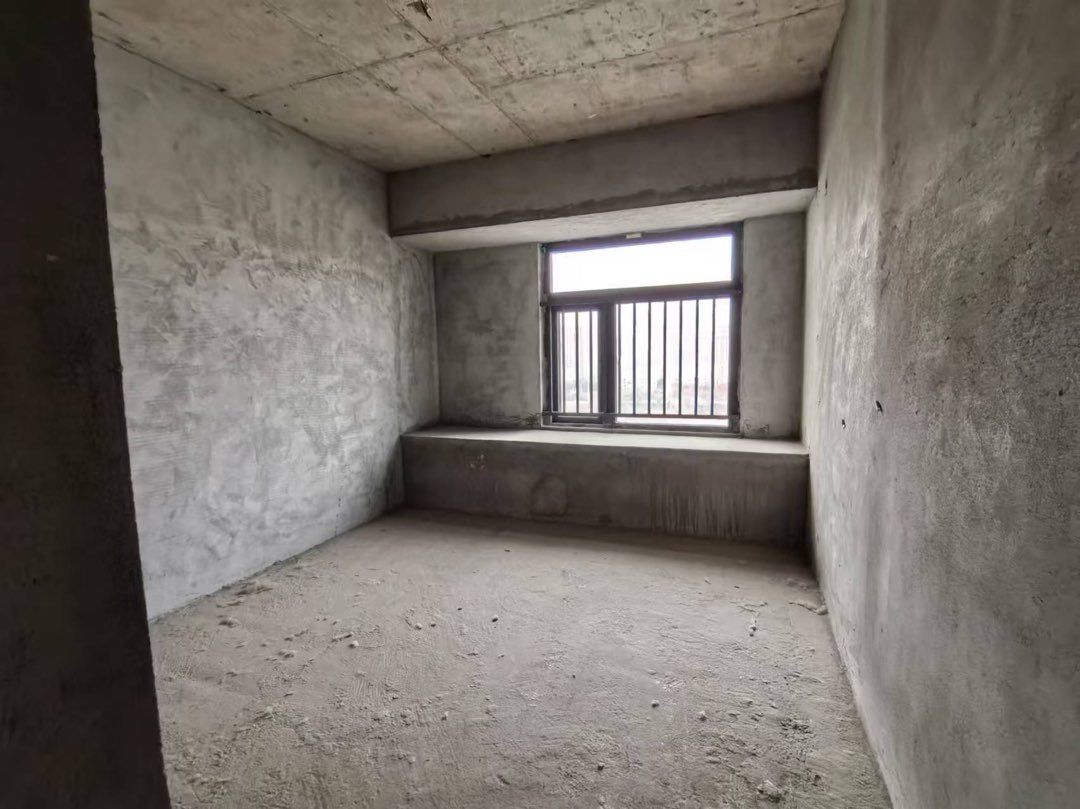 捡漏，城南，蓝天新城，电梯12层，送一个车位，证满二