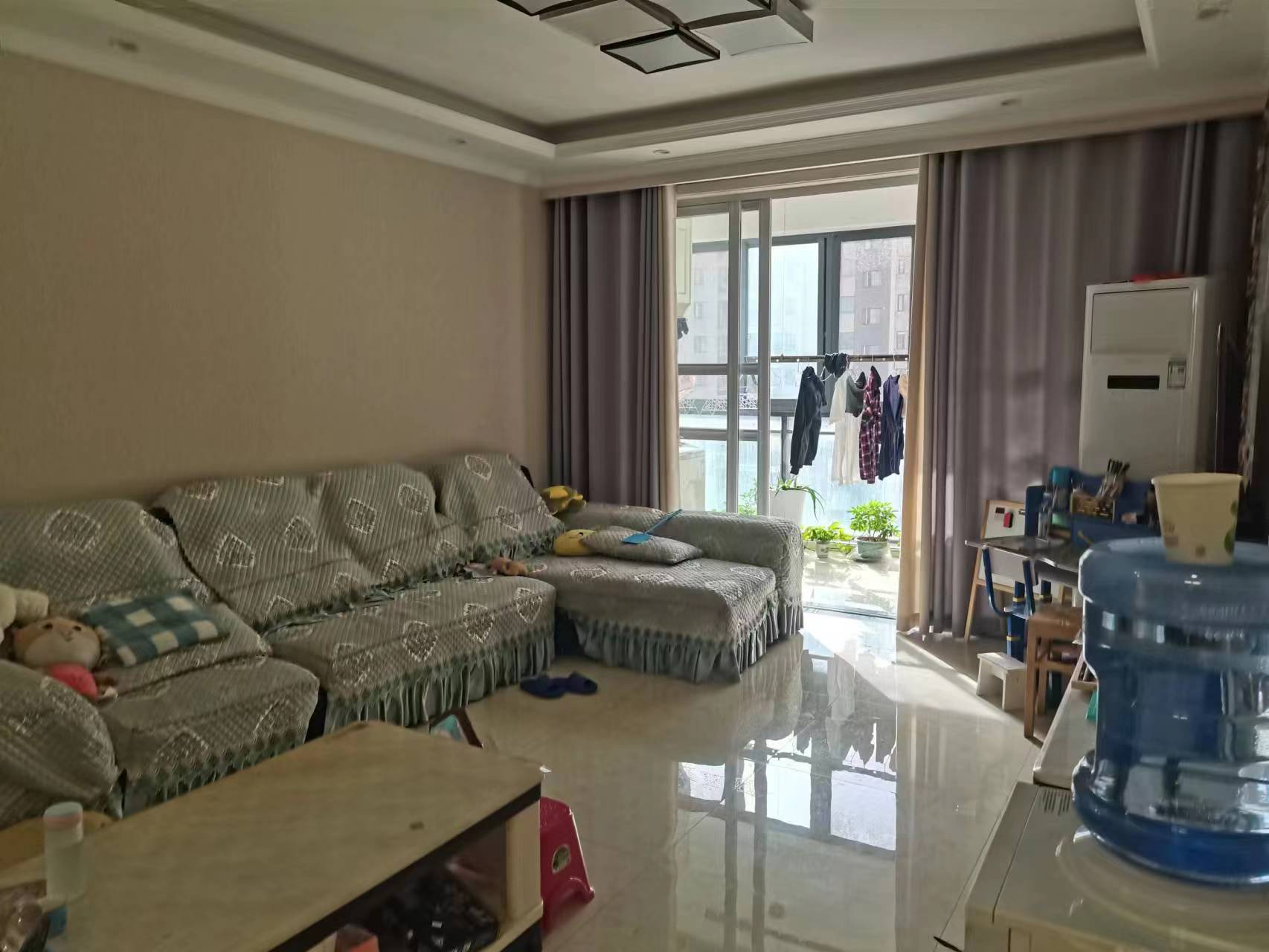 中央华府.精装三房.中间楼层.