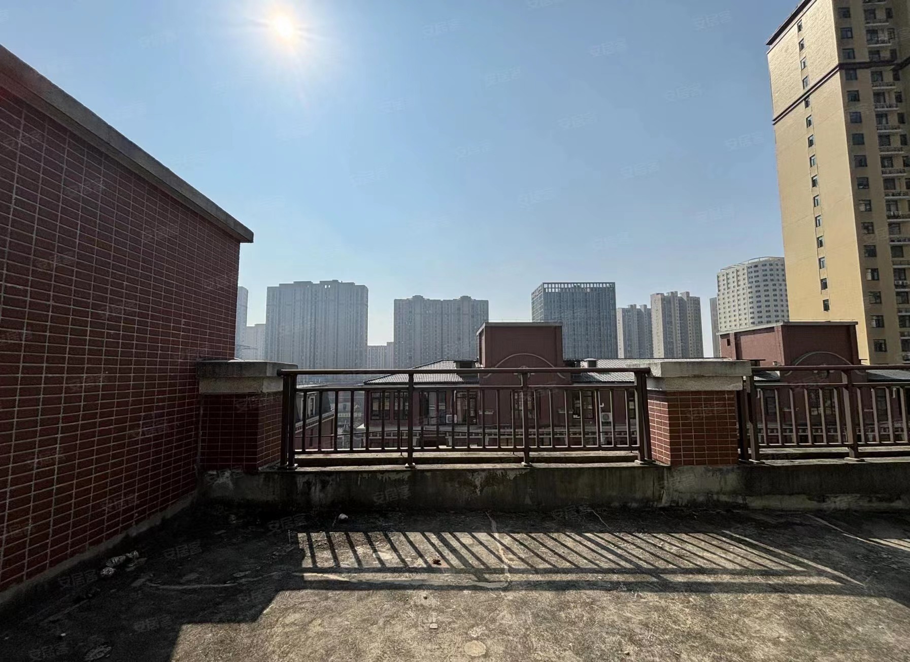 47，房东亏本出，城南忠心位置，电梯洋房，带大露台，证满二，户型视野好