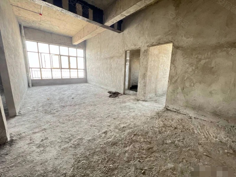 284，城南，吾悦旁，单价2900，电梯房，毛坯三房，中间好楼层，证件齐全，33万