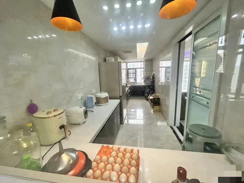 急售，新街，电梯好楼层，大平层25楼，单价5200，精装大三房两卫，全屋中央空调，证满二