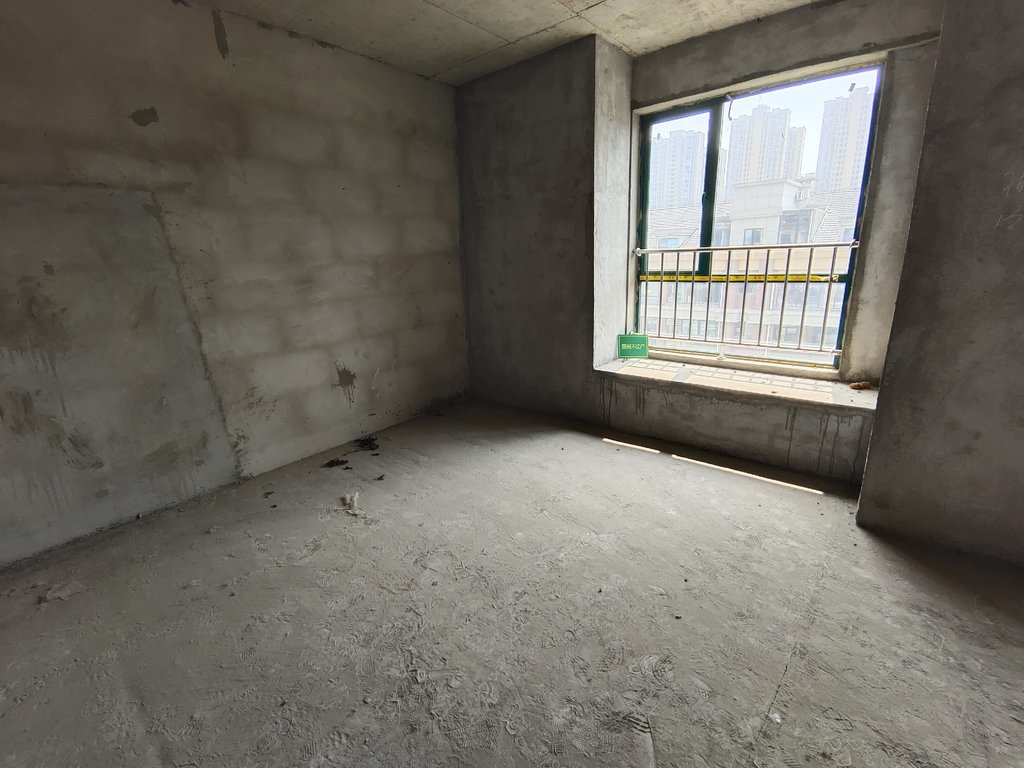 新城一号五期五期花园洋房毛坯三房看房方便