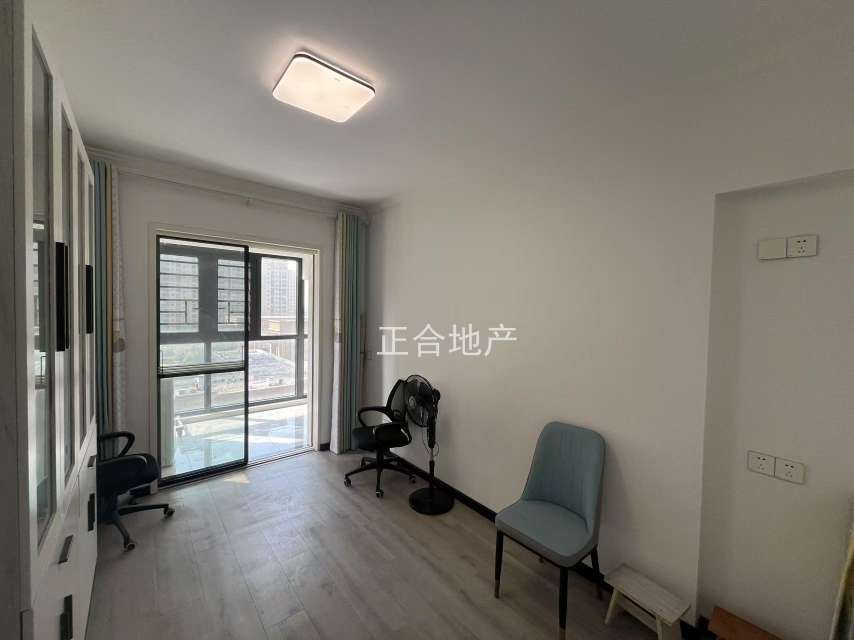 二中旁，森林国际东边户，精装大三房，好楼层。南‮双北‬阳台。