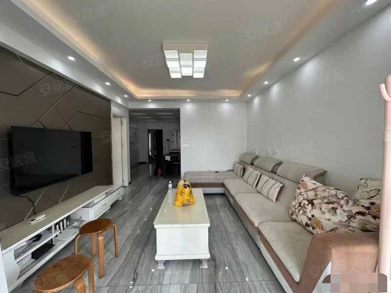 房东急售，元泰未来城B区 ，精装三房，元泰三中，好楼层，价格可谈