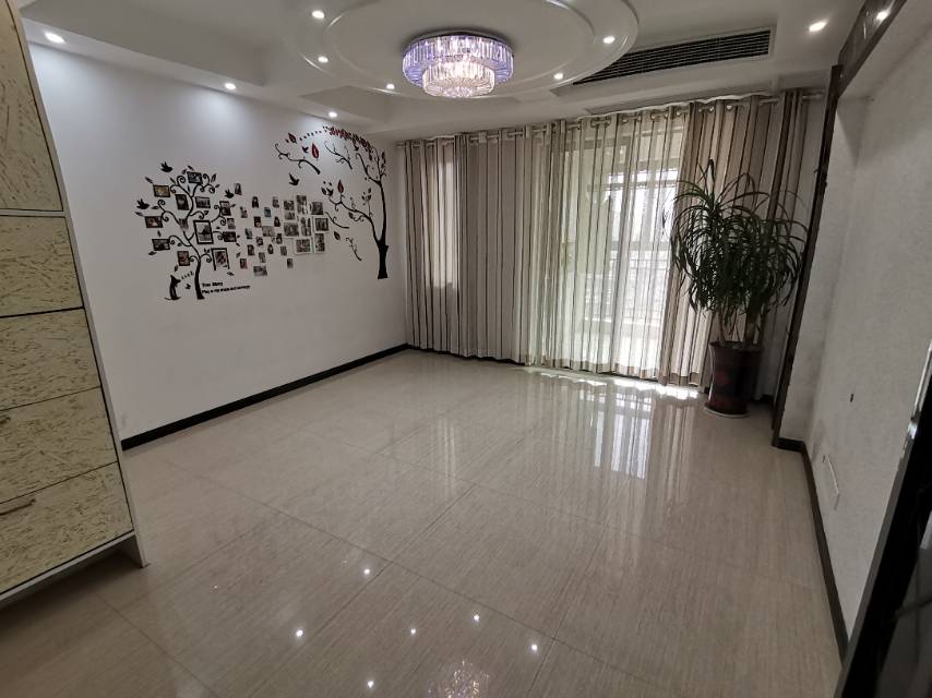 急售-绿地华庭天然氧吧，上下分层两户进出。产权面积254平米，使用面积315平米。