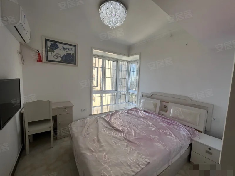 121，翰林公馆仙桃一中对面，中间楼层，精装两房，家具家电齐全满五,