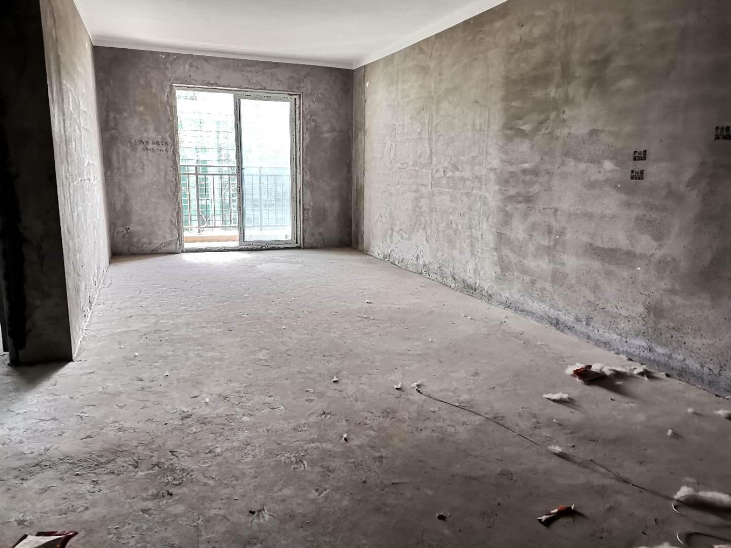 新二中 对面森林国际大两房楼层好户型方正