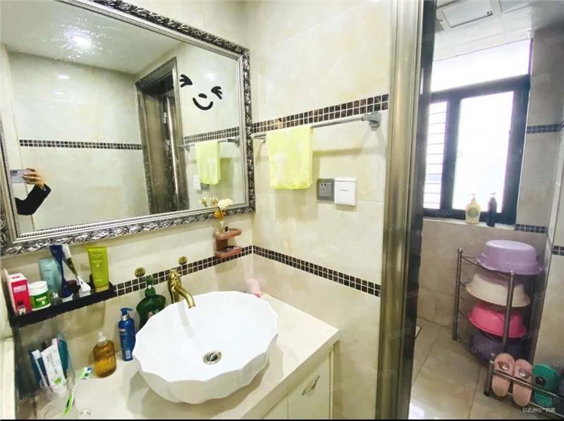 城西红树湾，精装大三房，满二，诚心出售，东边户