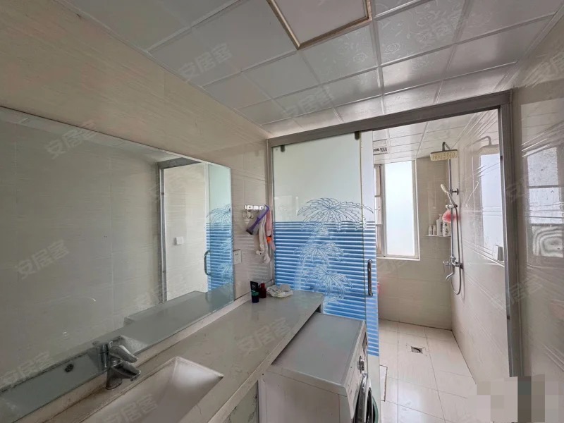 城南，森林国际，双书包房，精装三房两卫，采光好，业主诚心出售