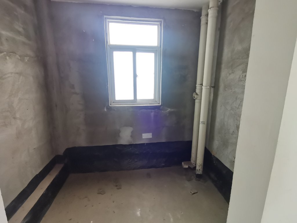 福星城，毛坯大三房，中高好楼层，城南好地段，单价5000！