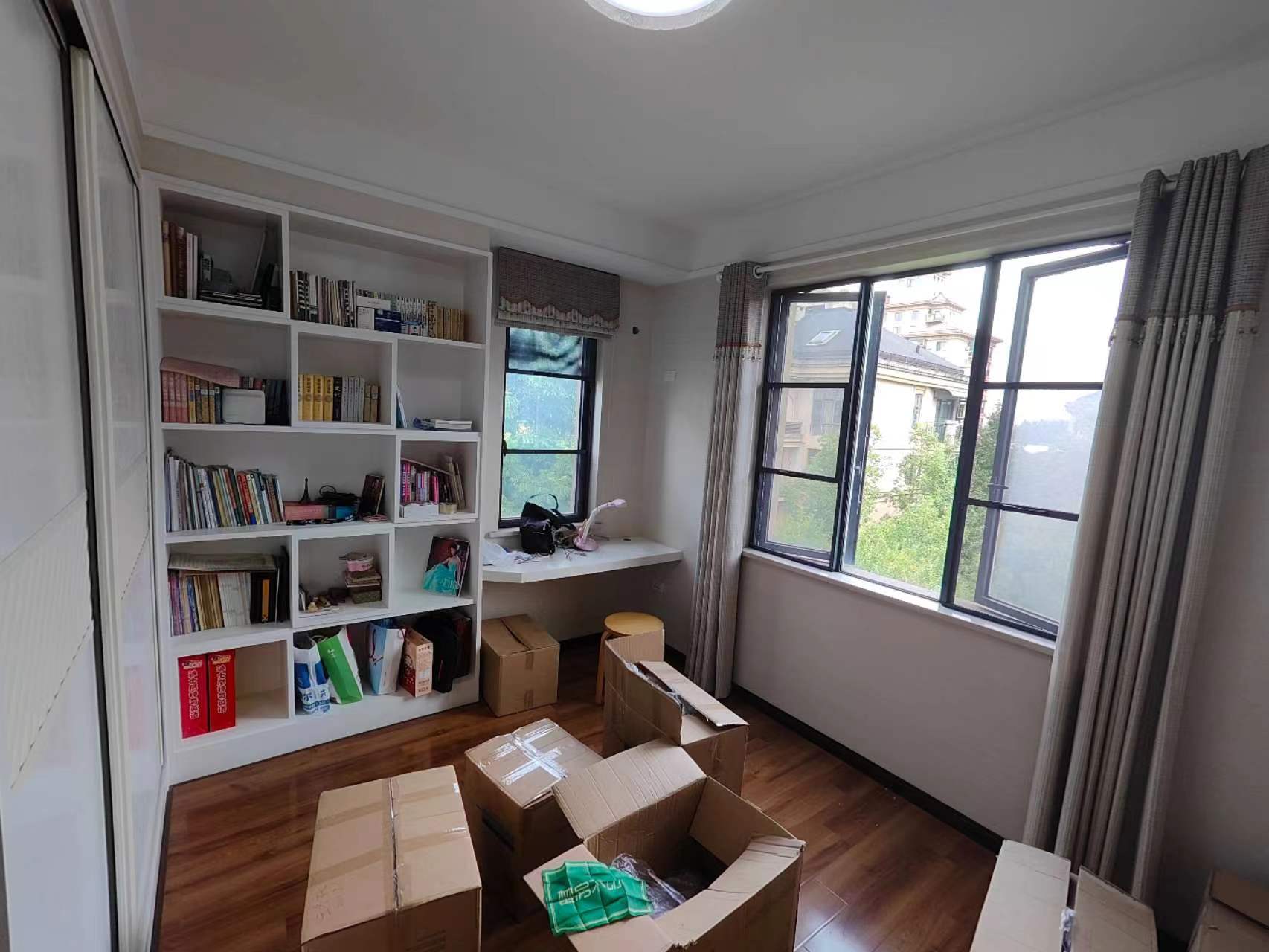 绿地华庭麓城精装大三房，全屋品牌家具家电，拎包入住，看房方便