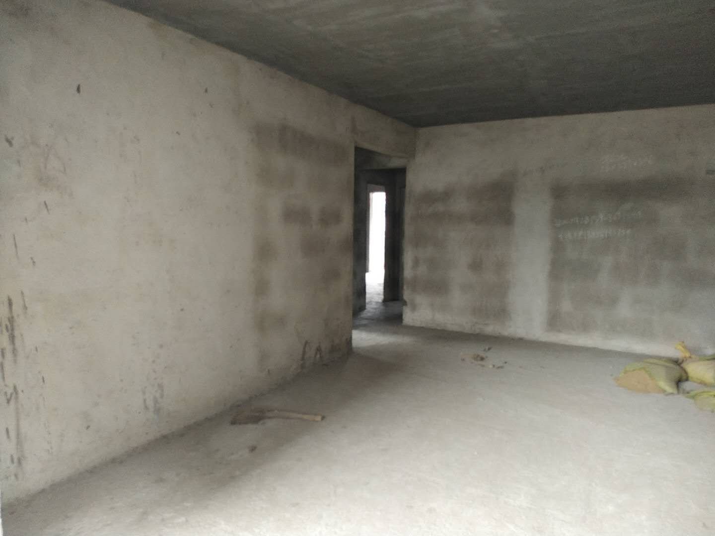 城南城市丽景毛坯三房，南北双阳台，证满二