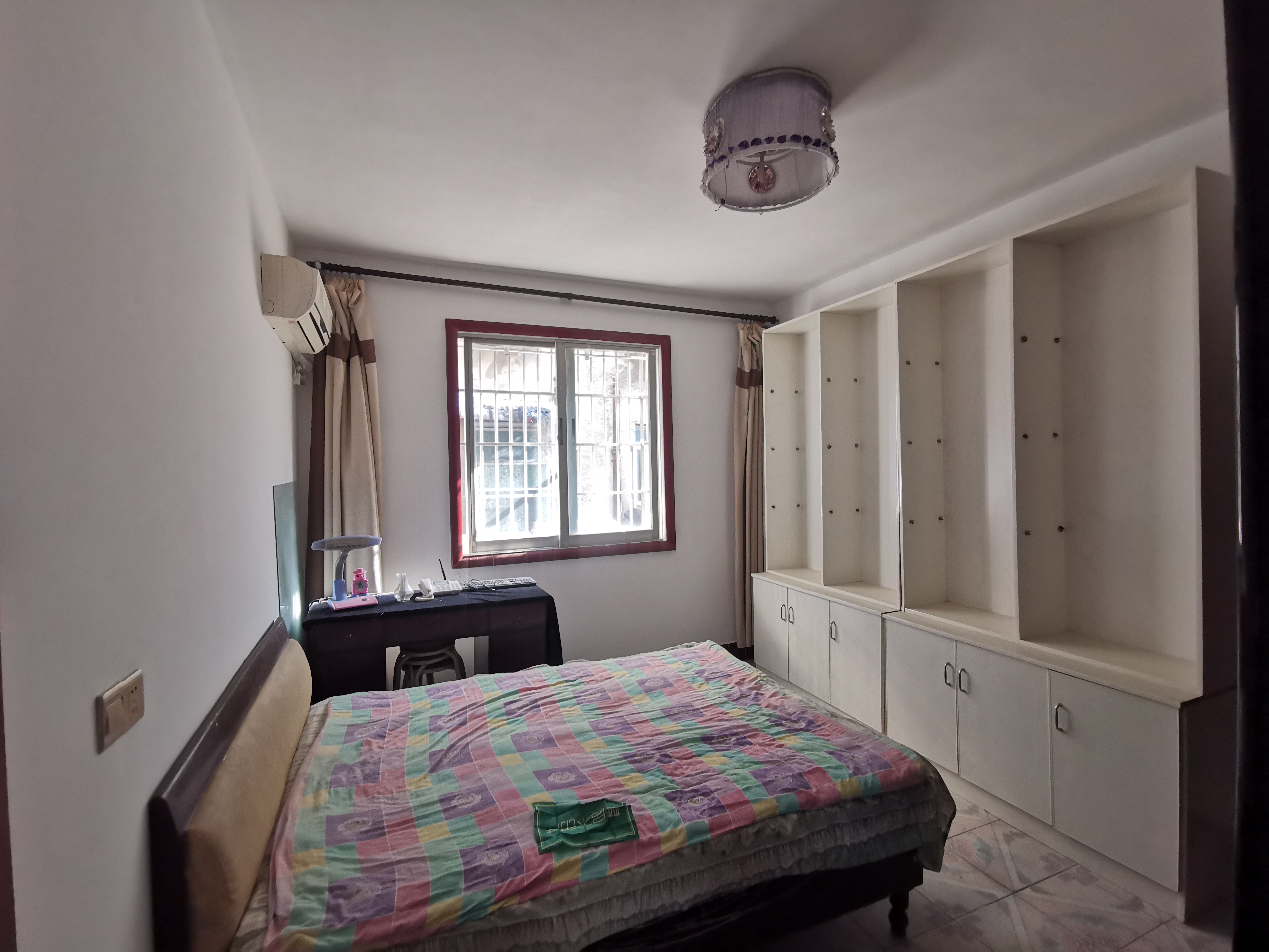 老城区油炸湾菜场旁红星里机械厂宿舍三房四楼诚心出售看房有钥匙