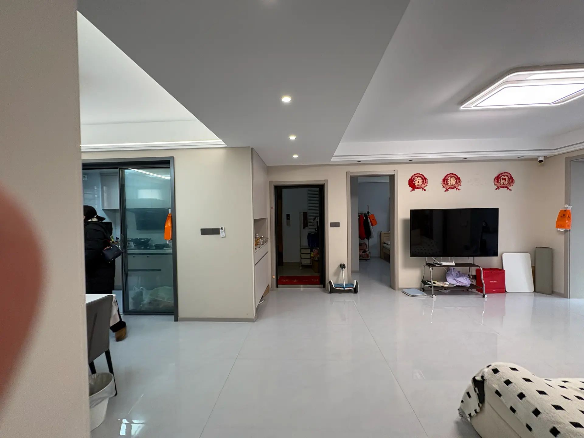 城南，蓝天花园，小高层，1梯1梯，精装三房，好楼层5楼，9成新，证满二