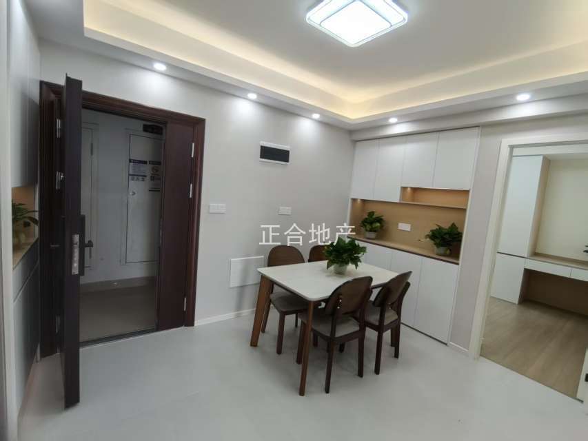 城南新区，蓝天新城，精装3房2卫，好楼层22楼，全新装修，证满2年，送车位