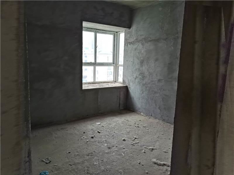 城南城市丽景的毛坯大三房电梯好楼层交通生活都便利