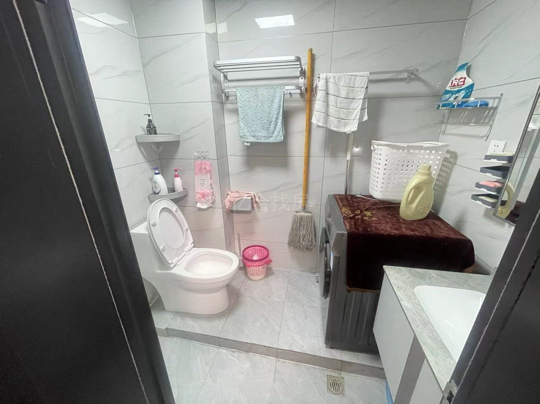 出售枫丹苑二次精装修的三房两卫房