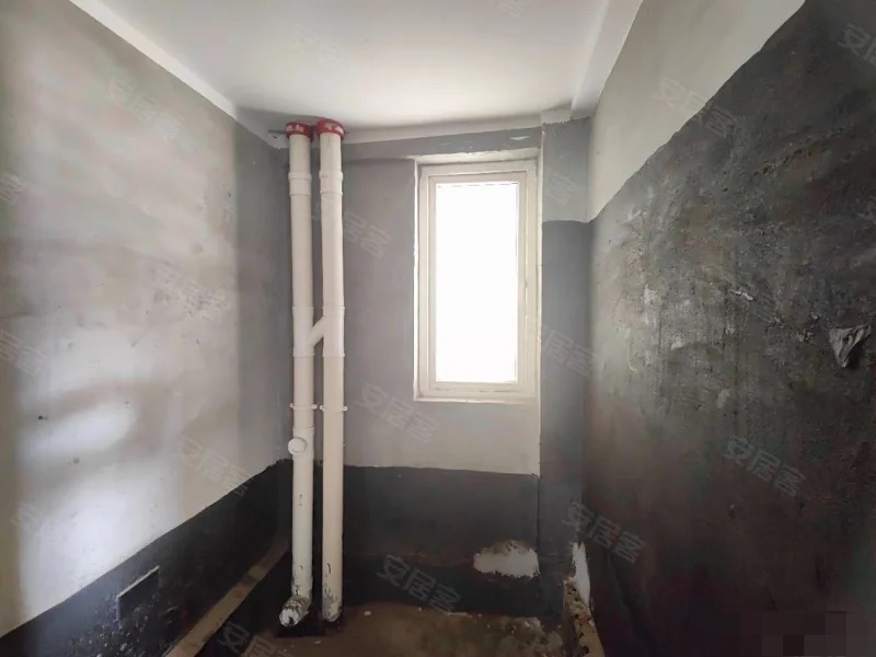 捡漏，新二中对面，森林国际，电梯好楼层12楼，3房2厅2卫，送车位