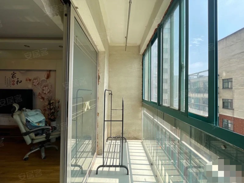 纽芬兰旁边，天下城市星座，小高层，精装大两房，单价3667，总价40w不到，电梯好楼层.