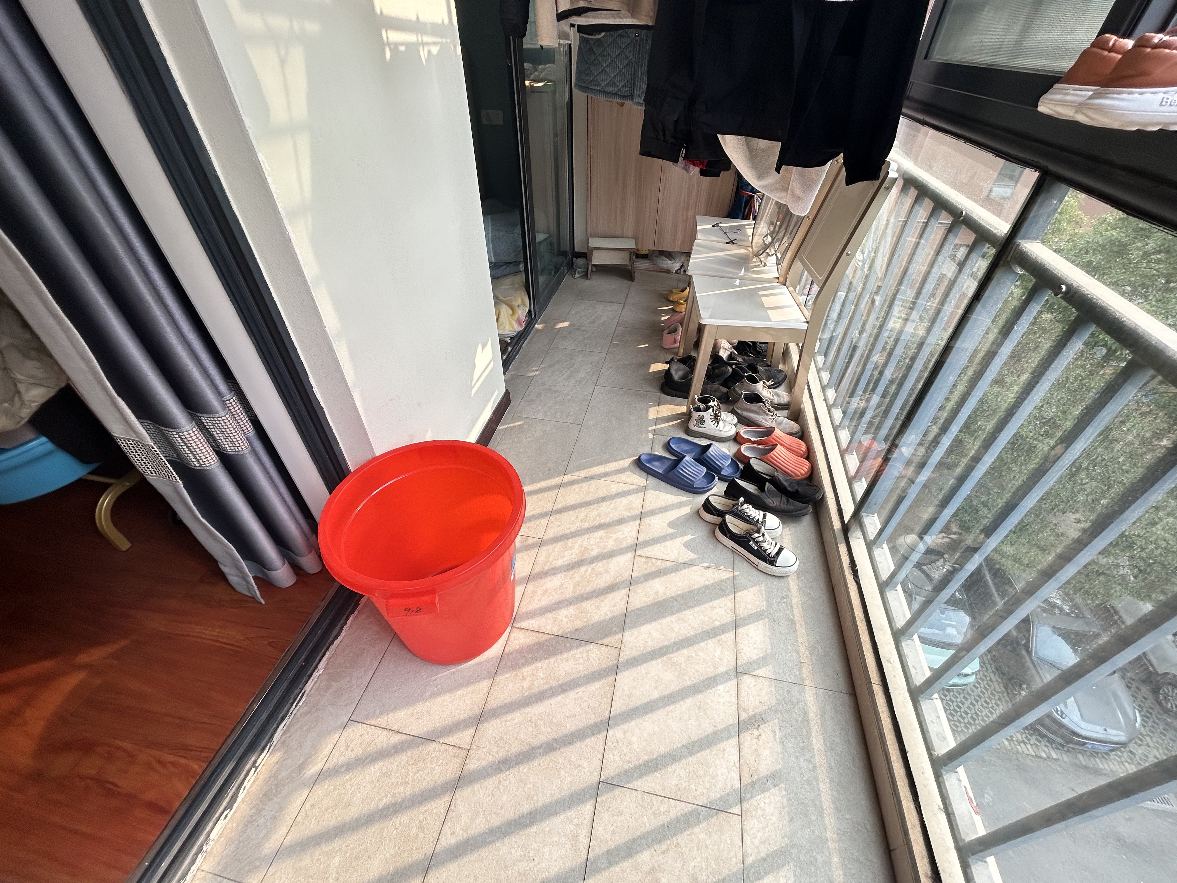 金域城邦，精装小三房，诚心出售，证在手，满二