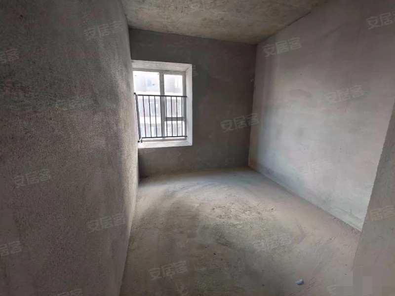 急售，城南，蓝天白云，电梯好楼层，带车位，捡漏