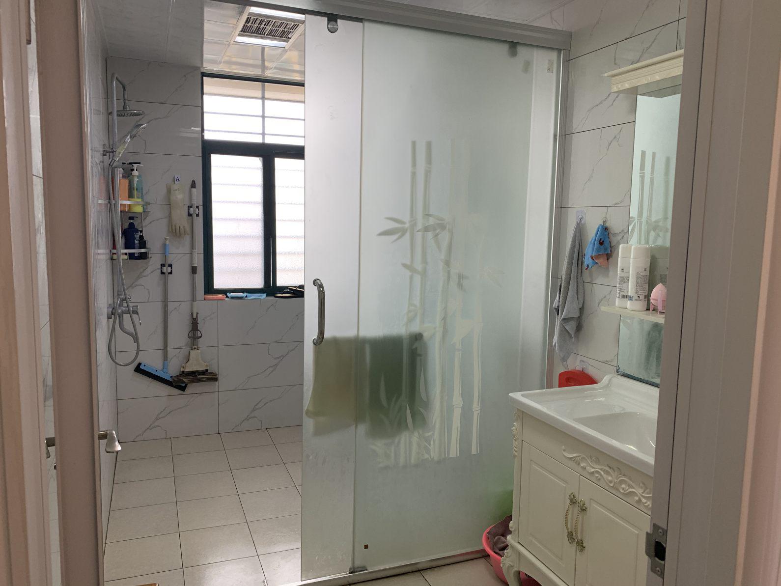 新城壹号三期，150平，110万，满2