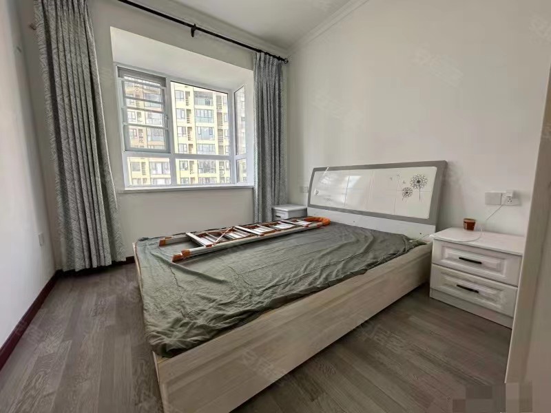 降价了，房东急售，沔阳公馆，9成新，边户，电梯好楼层17楼，精装三房两卫，证满两年。