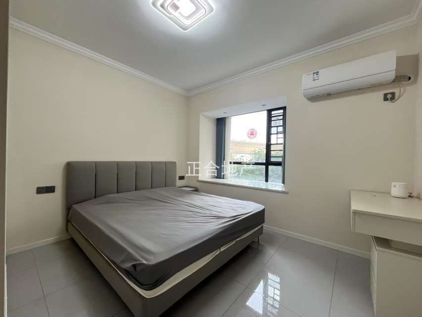 城南，御湖业主自装修婚房，单价5000，精装大三房，送车位，南北通透，证满二