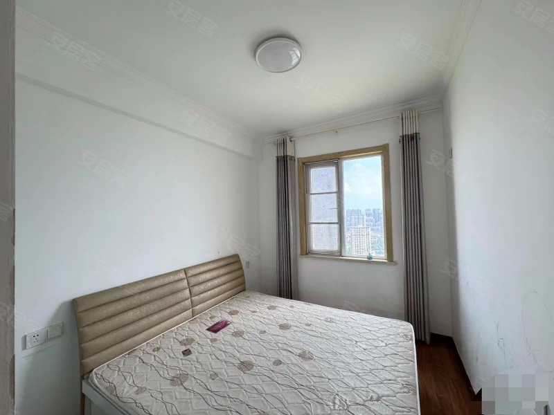 城南，森林国际，双书包房，精装三房两卫，采光好，业主诚心出售