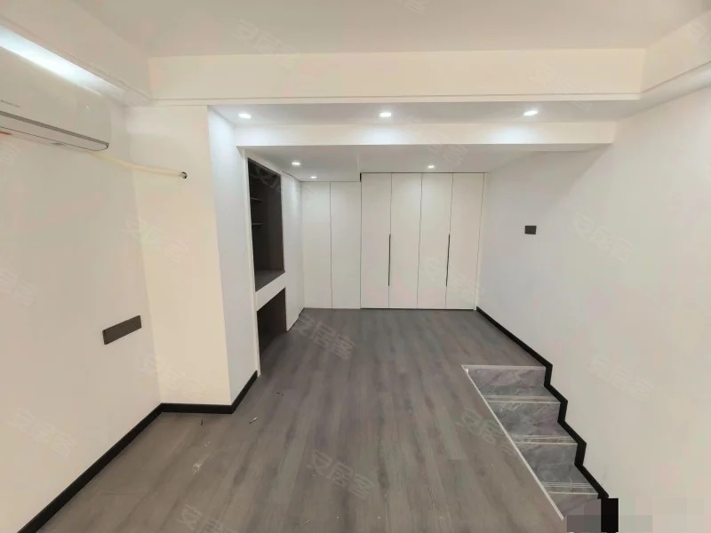 339，急售，城南复式，吾悦旁，仙桃碧桂园，35万，公寓有证，送车位，