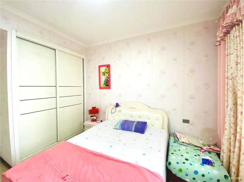 城西红树湾，精装大三房，满二，诚心出售，东边户