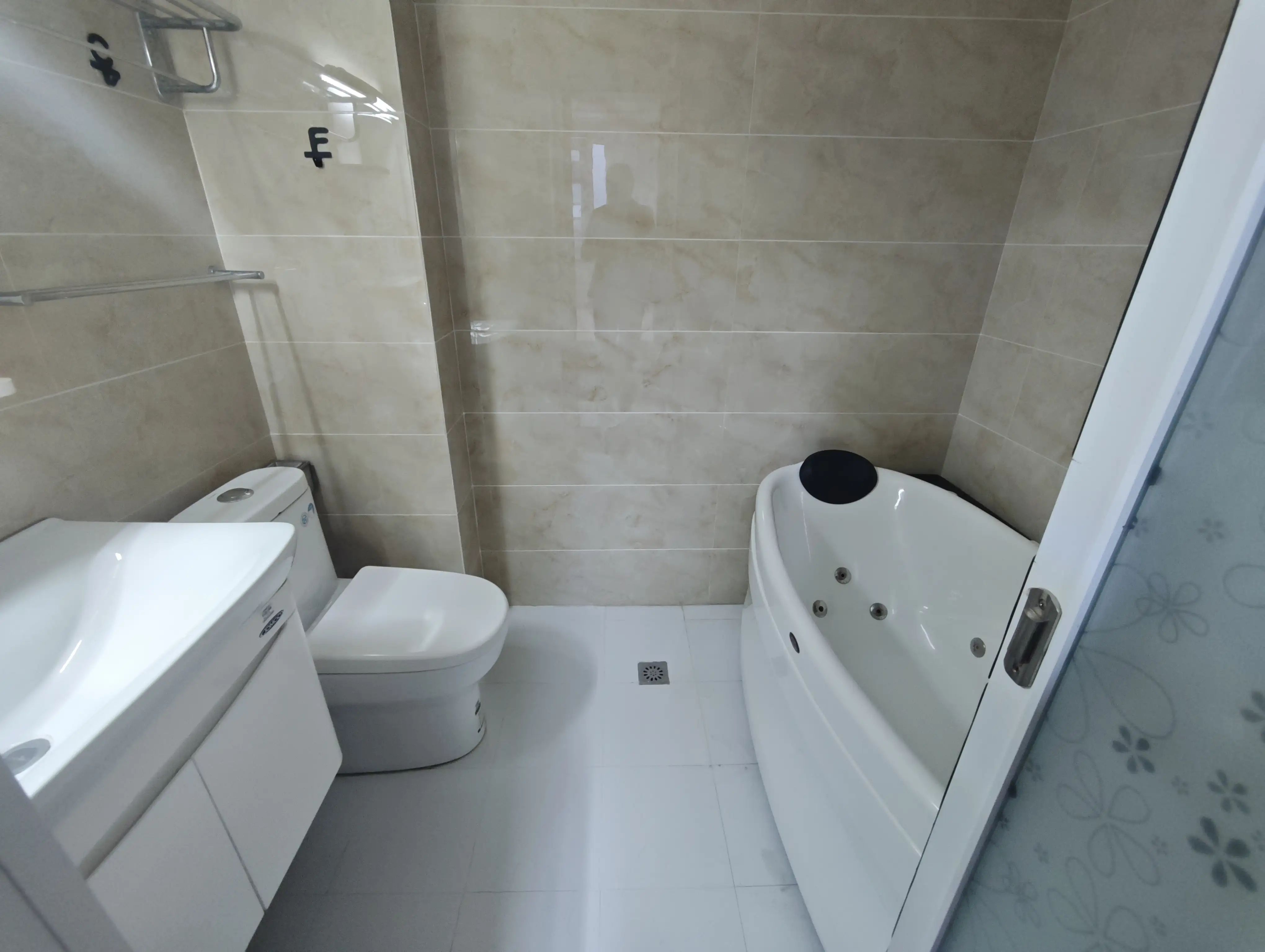 急降5万，满庭春，单价4300，中间好楼层，满二，拎包入住