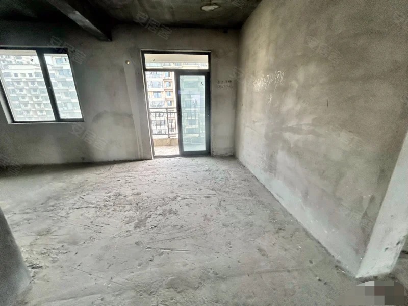 急卖，城南，荣怀，​电梯‮高小‬层，毛坯3房2卫，双阳‮边台‬户，单价5200