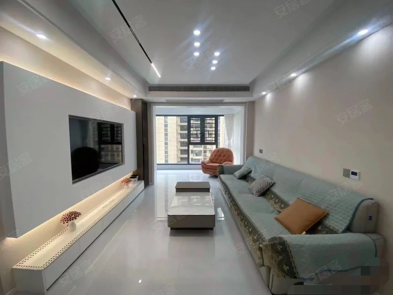 业主急售，朝阳丽景，城南次新小区 ，好楼层，几乎全新，精装三房，大阳台