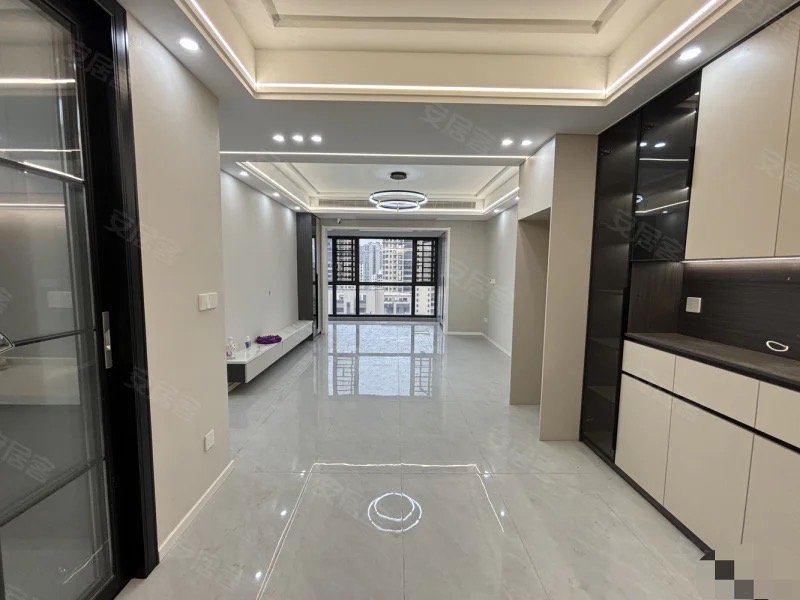 森‮国林‬际城北苑，全新精‮三大装‬房‬两卫，带车位，​房东‮住自‬装修，一‮未天‬住，电梯中间楼层，南北通透