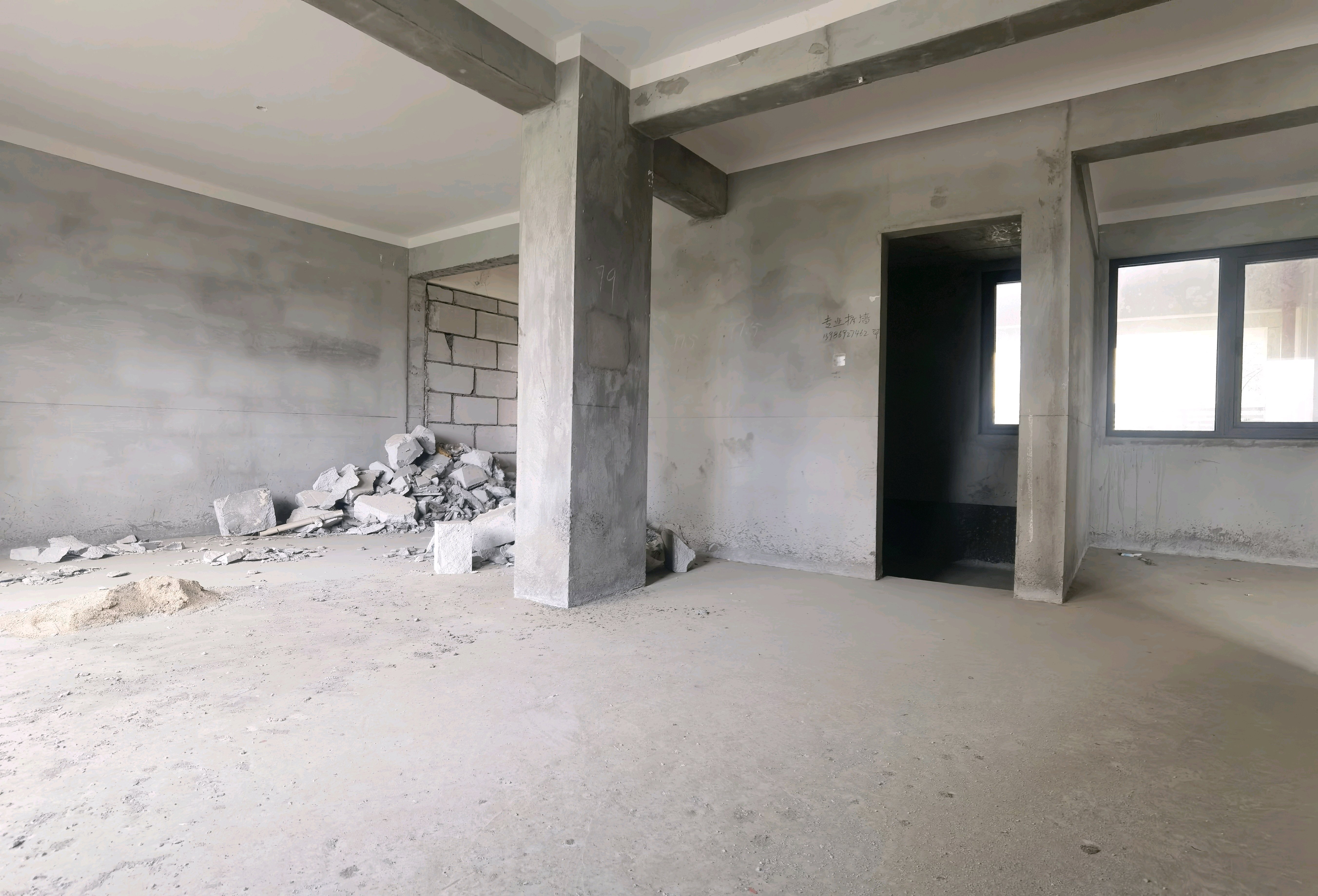 城西沔阳小汉口附近，祥生小高层毛坯四房，南向无遮挡，业主急售