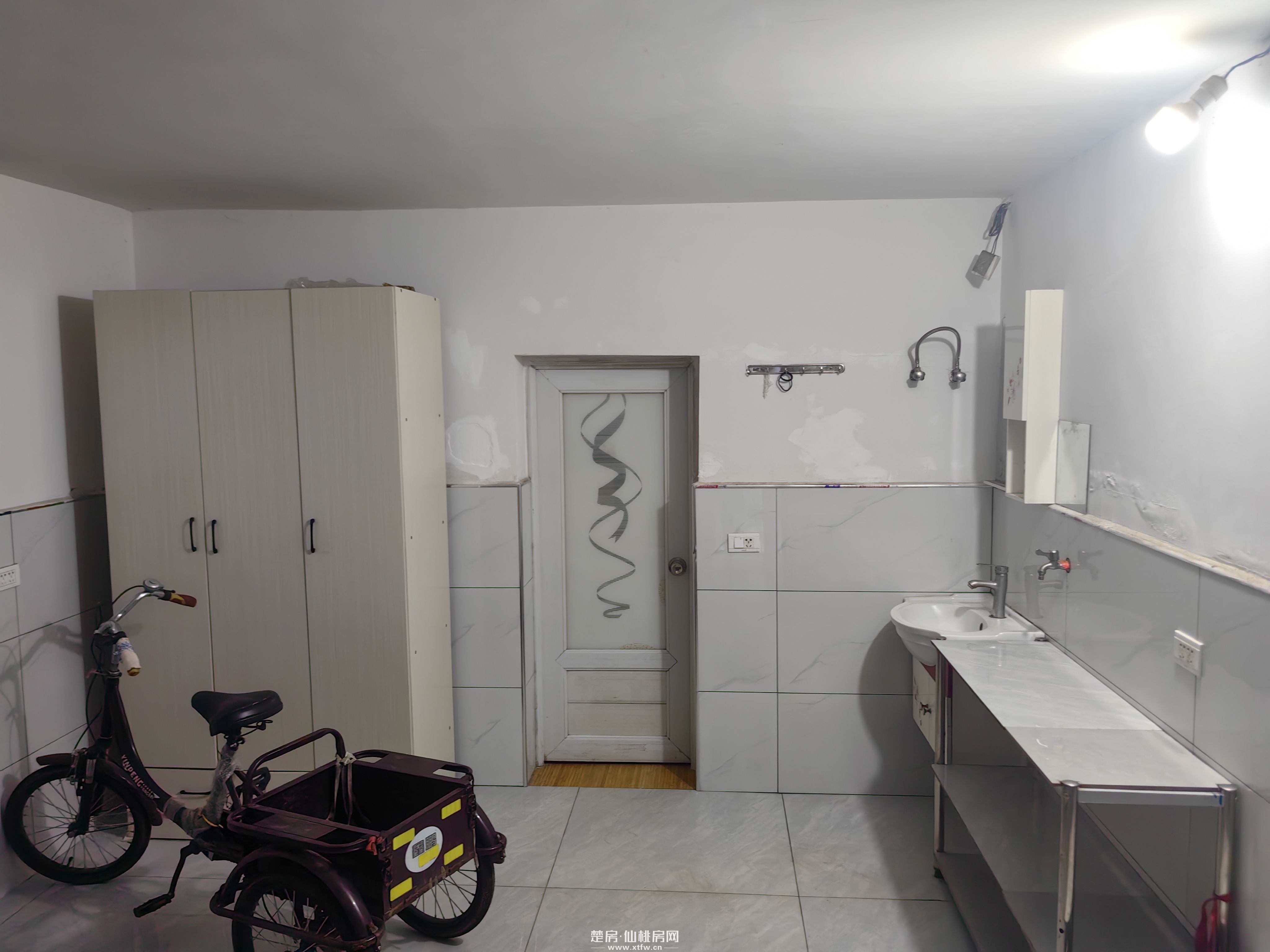 仙桃市沙嘴前通路沔小旁富锦公寓架空层便宜出售，也可租