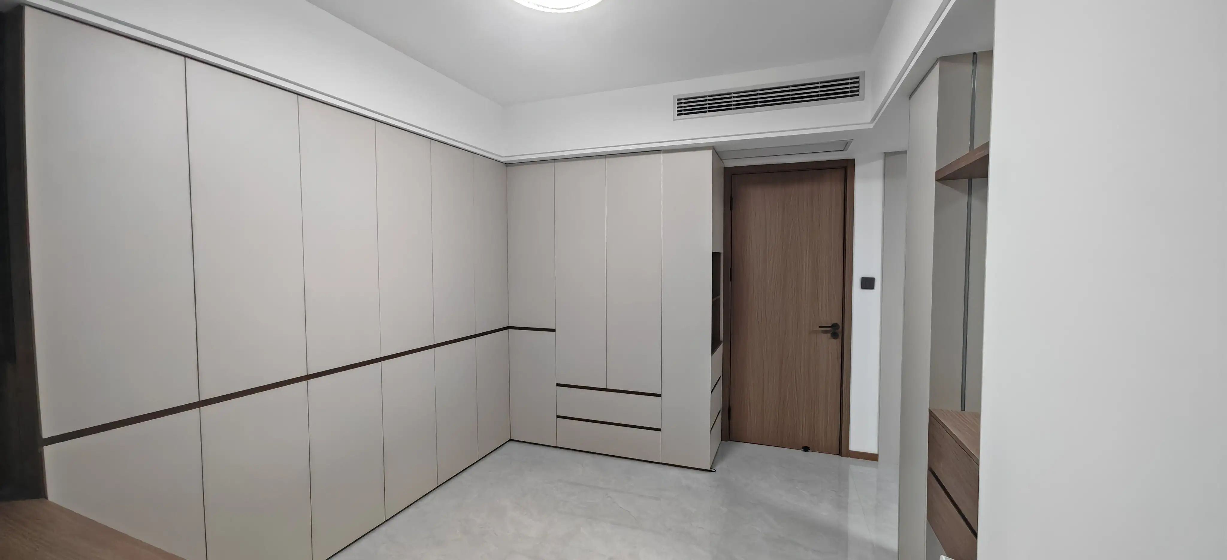 二中二小正对面，森林国际，旁边沔阳公园，好楼层，全新装修，一天未住！