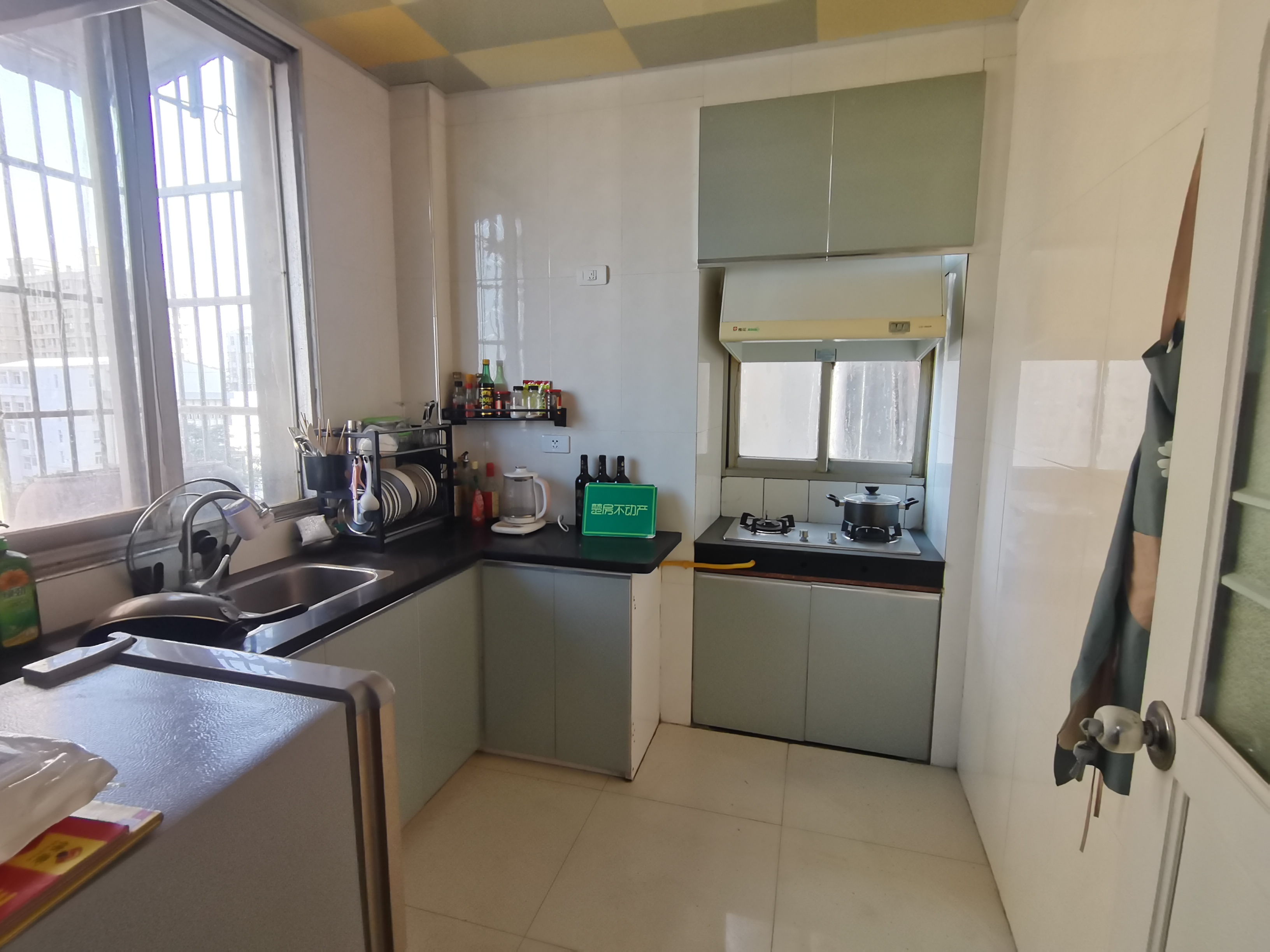 粮油商行宿舍楼精装三房房东诚意出售