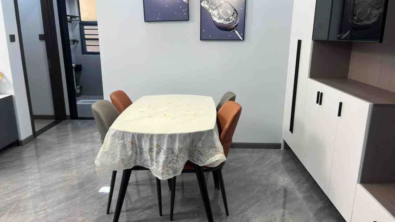 急售，城南，全新装修，一天未住，中间楼层，家具家电齐全，满二，可砍