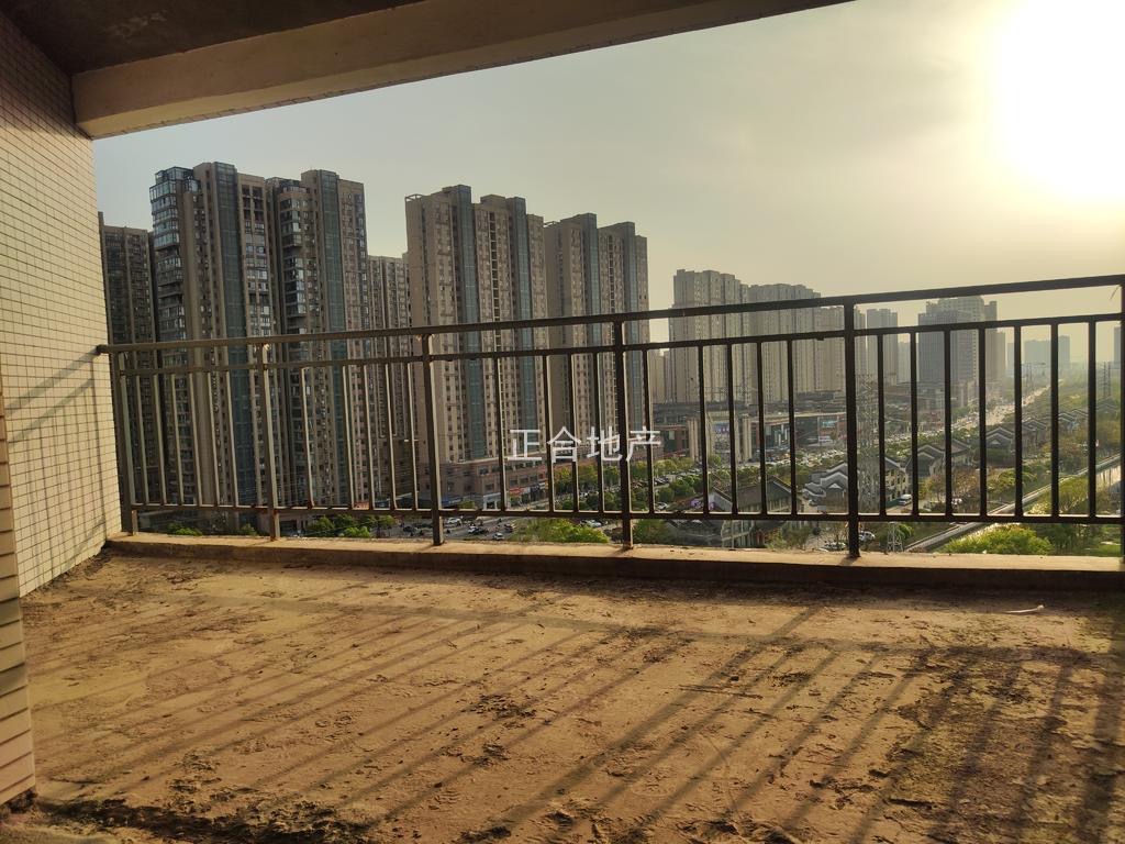 城南，城市丽景，中间好楼层 ， 满五年，毛坯3室2厅1卫，采光视野好