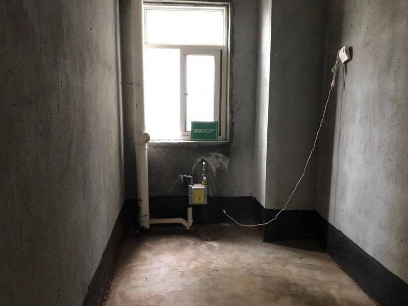 急卖仙桃银湖城毛坯三房两卫近一中高铁站附近环境优美升楼层采光好