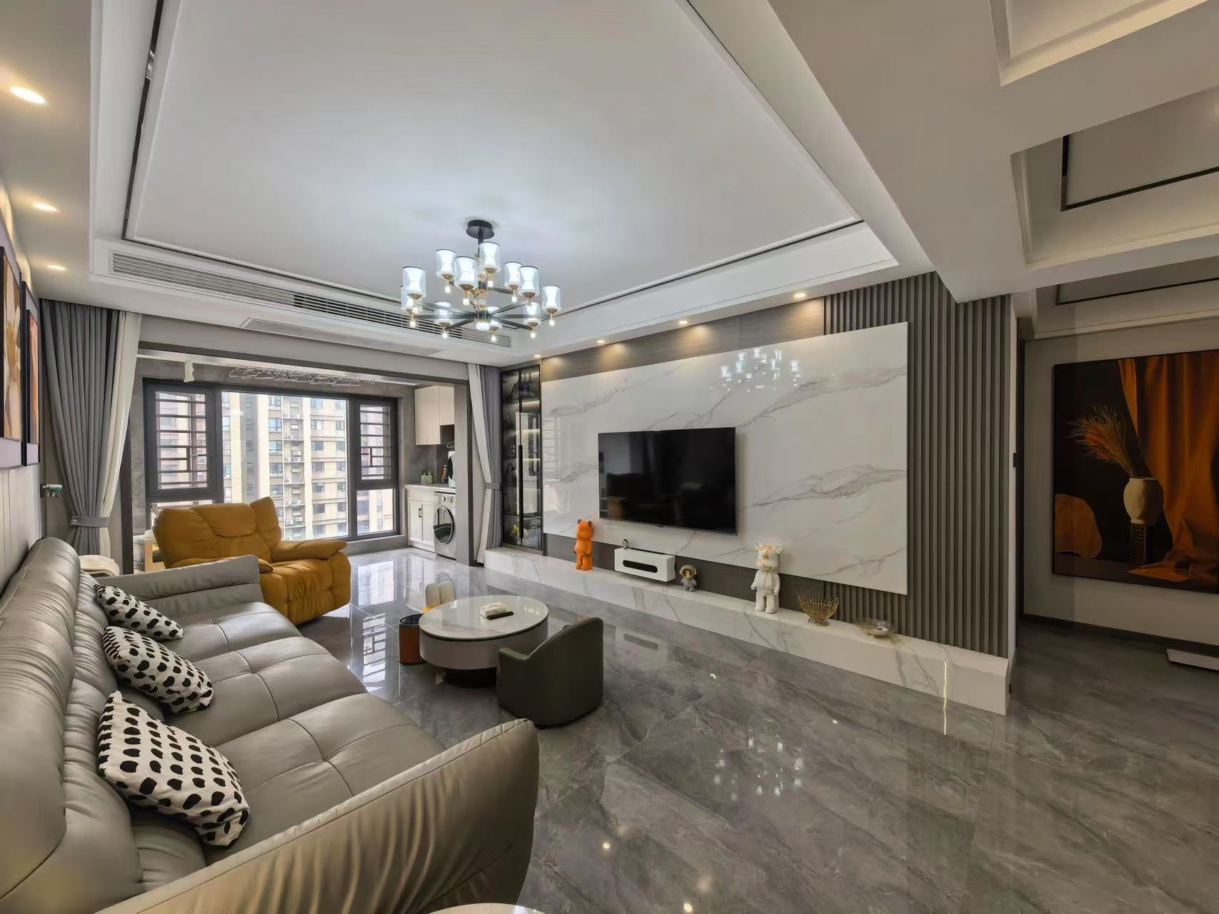 亏本出，城南，元泰未来城B2区，精装三房，成色新，中间好楼层，证满二